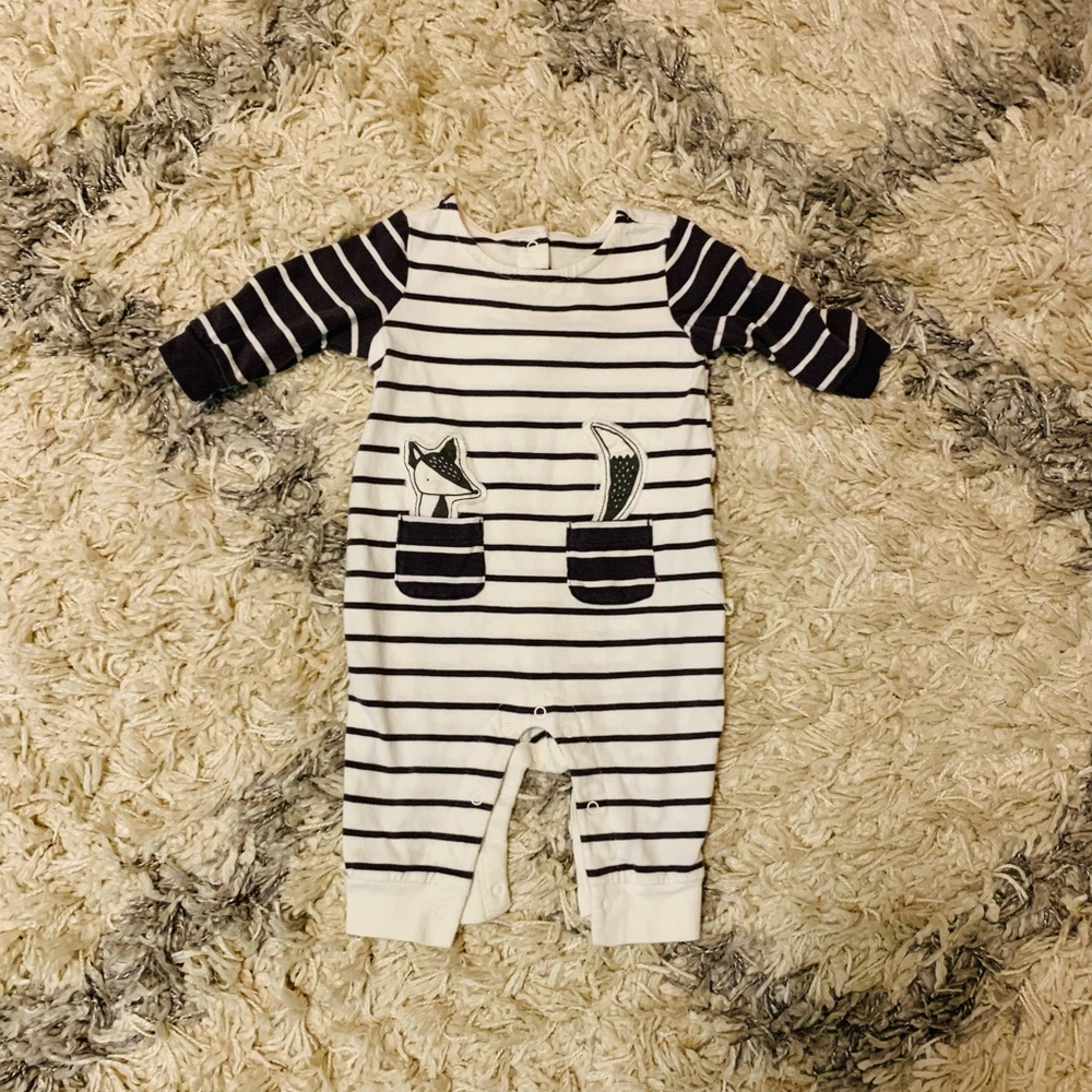 Baby Gap O-3 Months Gray and White One Piece
